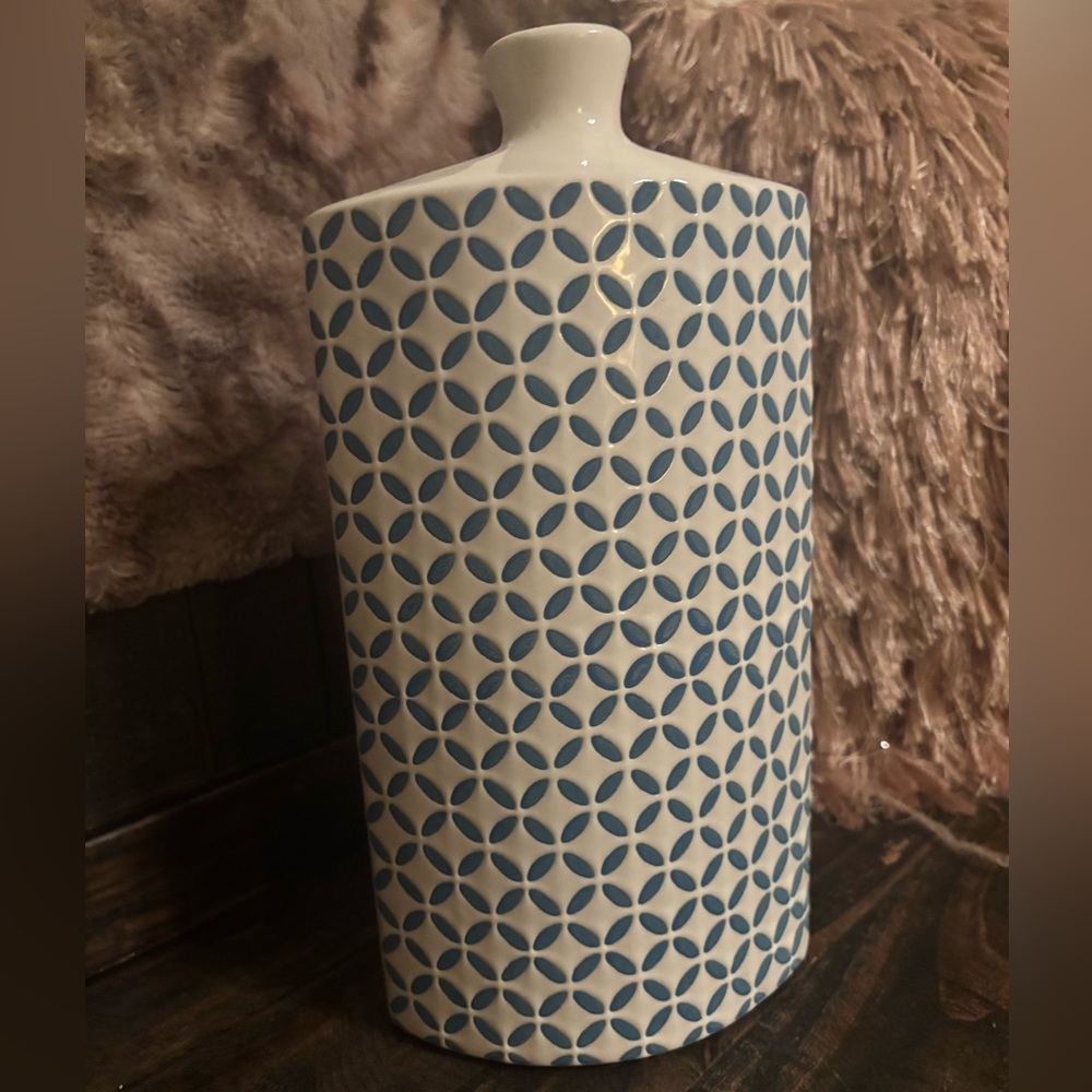 EUC Elements Cream & Blue vase